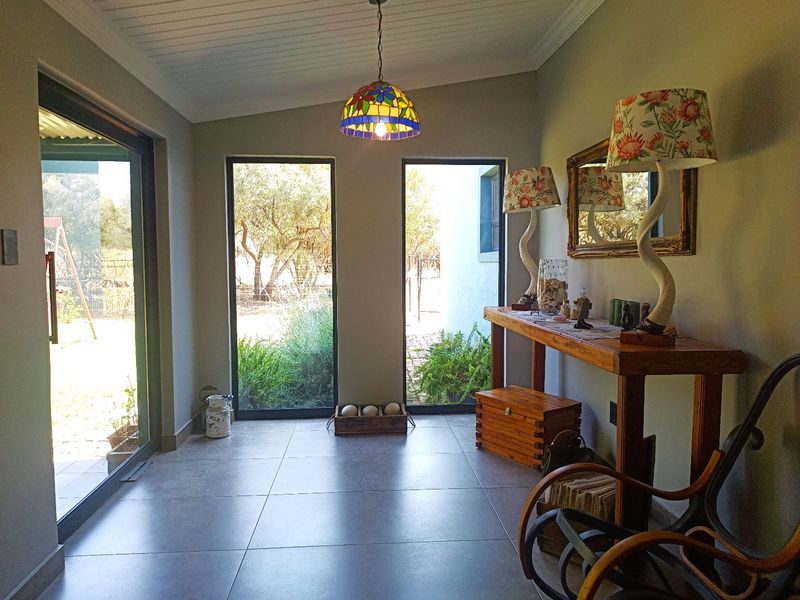 Modern Family Home on 2.3ha in Kameelfontein  - Photo 3