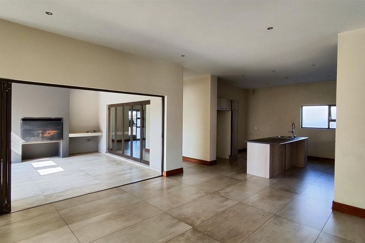 Elegant 5 Bedroom Standalone Home in Helderwyk Estate - Photo 3