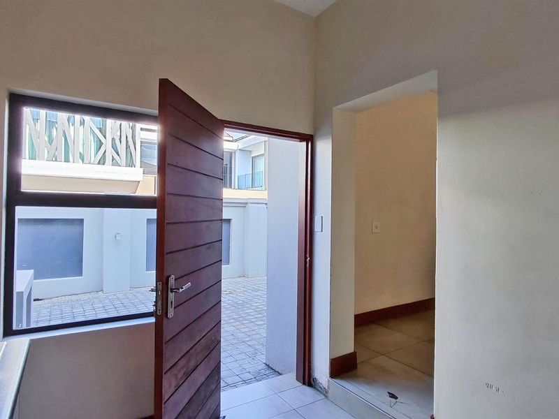 Elegant 5 Bedroom Standalone Home in Helderwyk Estate - Photo 9