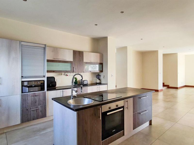 Elegant 5 Bedroom Standalone Home in Helderwyk Estate - Photo 7