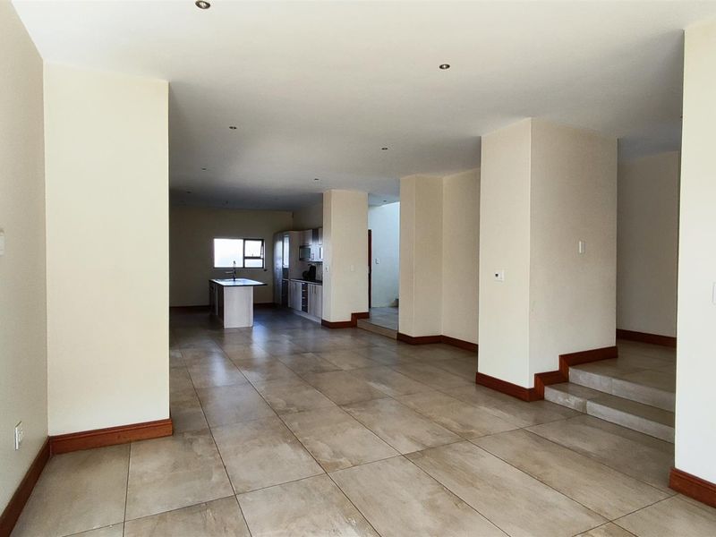 Elegant 5 Bedroom Standalone Home in Helderwyk Estate - Photo 5