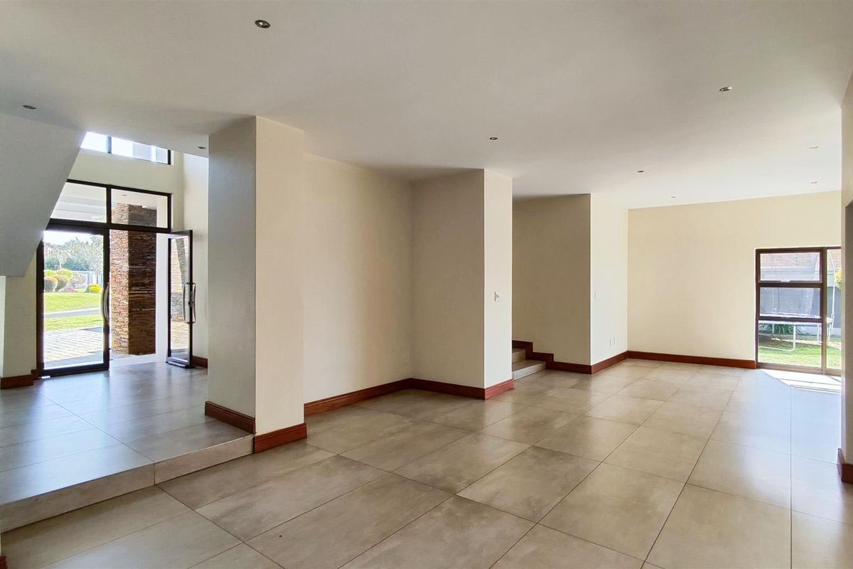 Elegant 5 Bedroom Standalone Home in Helderwyk Estate - Photo 2