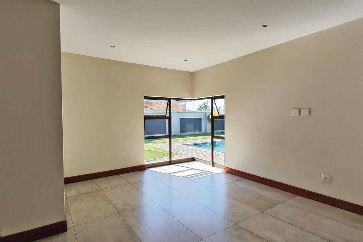 Elegant 5 Bedroom Standalone Home in Helderwyk Estate - Photo 4