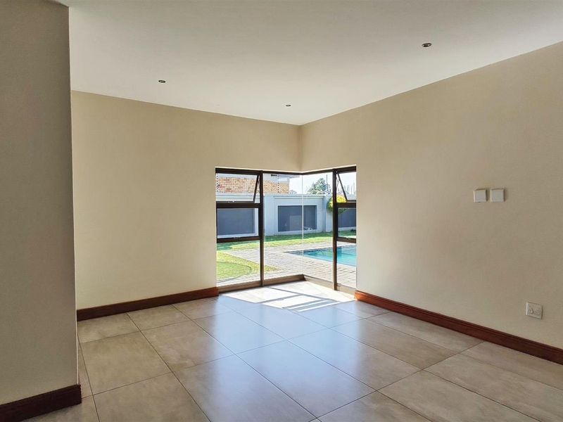 Elegant 5 Bedroom Standalone Home in Helderwyk Estate - Photo 4