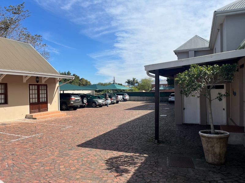 Office Suite in the prestigious York House - Photo 4