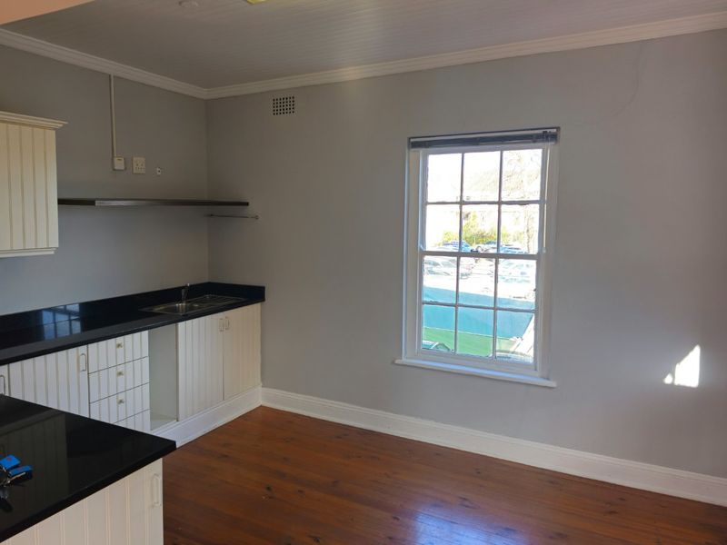 Office Suite in the prestigious York House - Photo 7