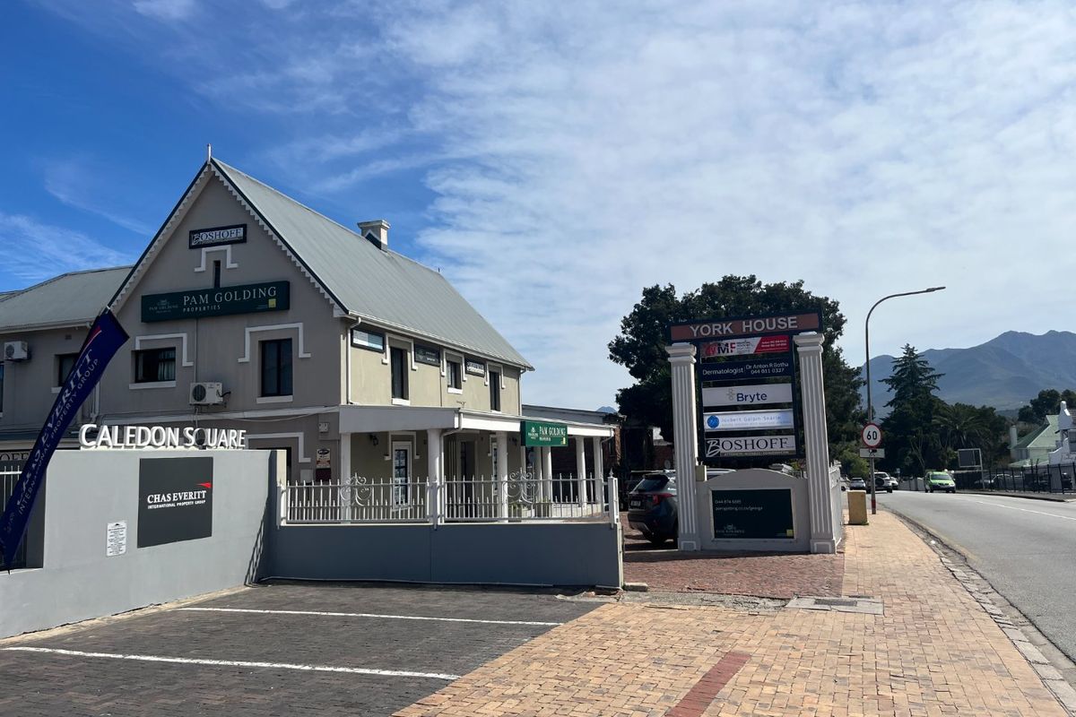 Office Suite in the prestigious York House - Photo 3