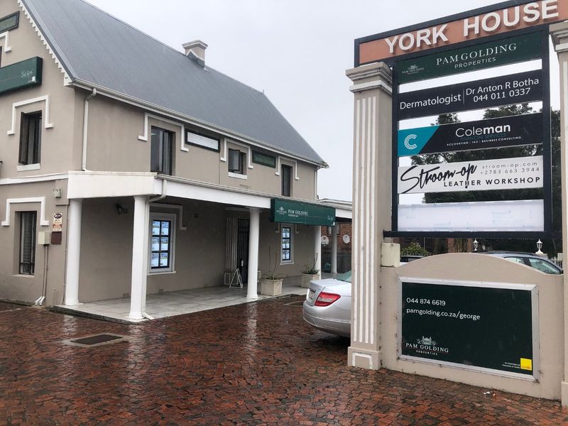 Office Suite in the prestigious York House - Photo 8