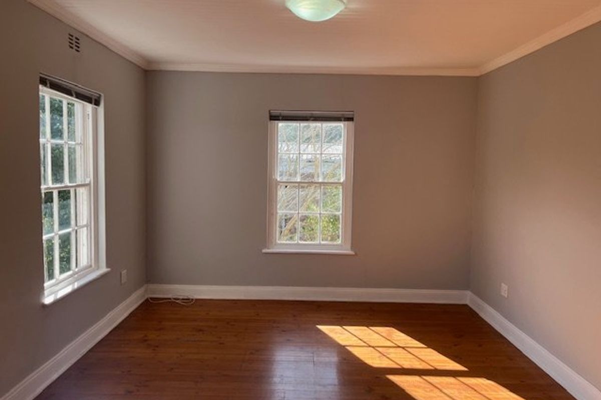 Office Suite in the prestigious York House - Photo 5