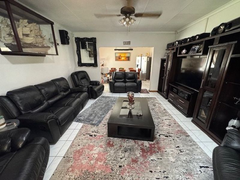 Elegant Family Home with Exceptional Space and Functionality - Photo 4