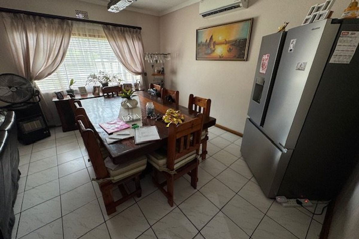 Elegant Family Home with Exceptional Space and Functionality - Photo 5