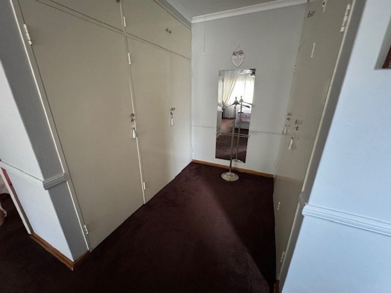 Elegant Family Home with Exceptional Space and Functionality - Photo 10