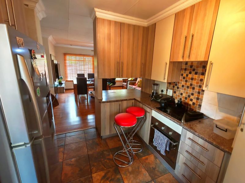 Remarkable Family Duet In Quiet Sinoville - Photo 9