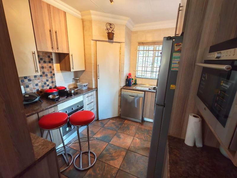 Remarkable Family Duet In Quiet Sinoville - Photo 8