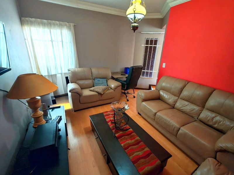 Remarkable Family Duet In Quiet Sinoville - Photo 7