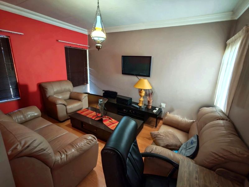 Remarkable Family Duet In Quiet Sinoville - Photo 6