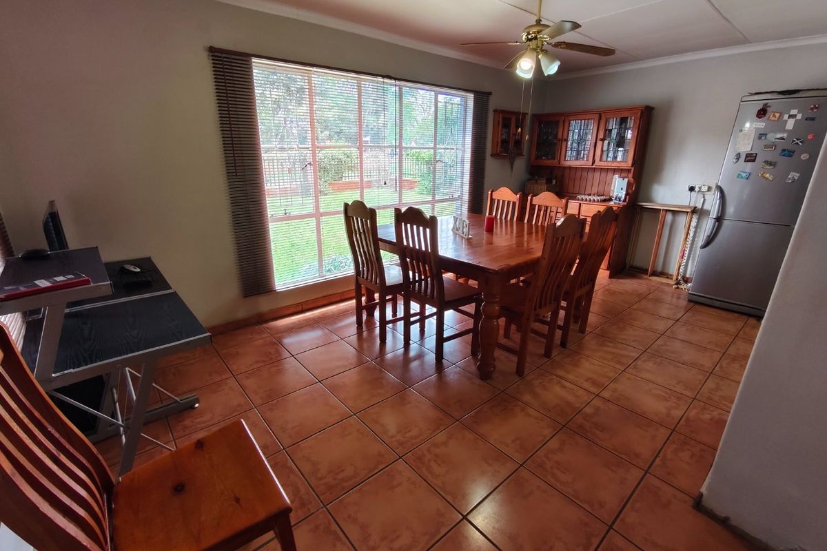 Spacious Family Home On Corner Stand - Photo 2