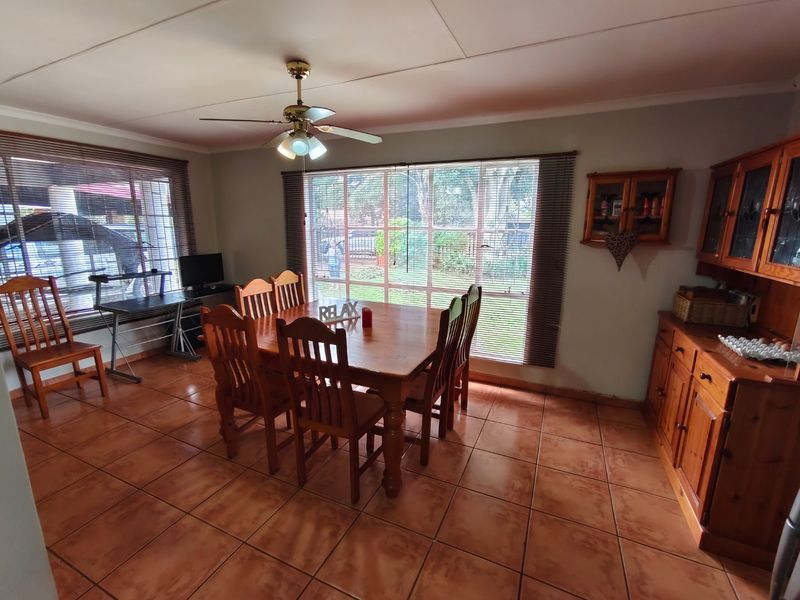 Spacious Family Home On Corner Stand - Photo 10