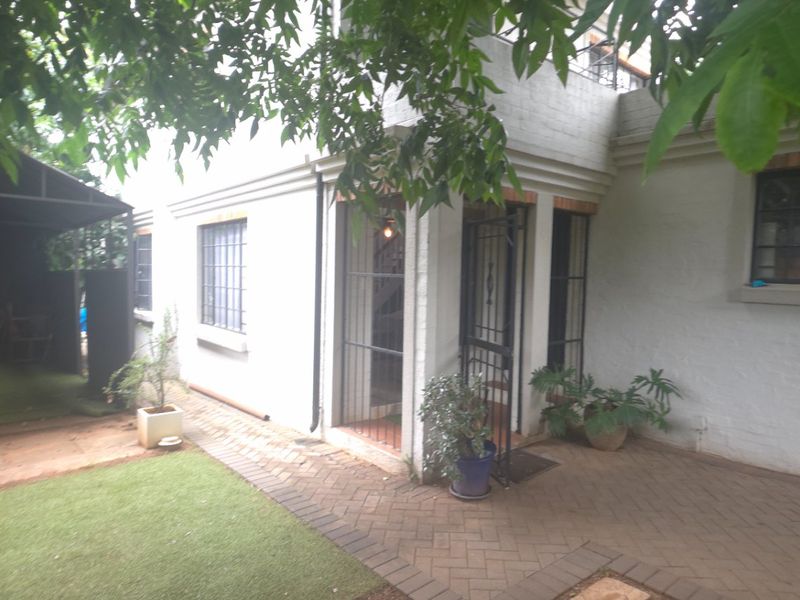 Luxury Living In Prestigious Montana Park - Photo 5