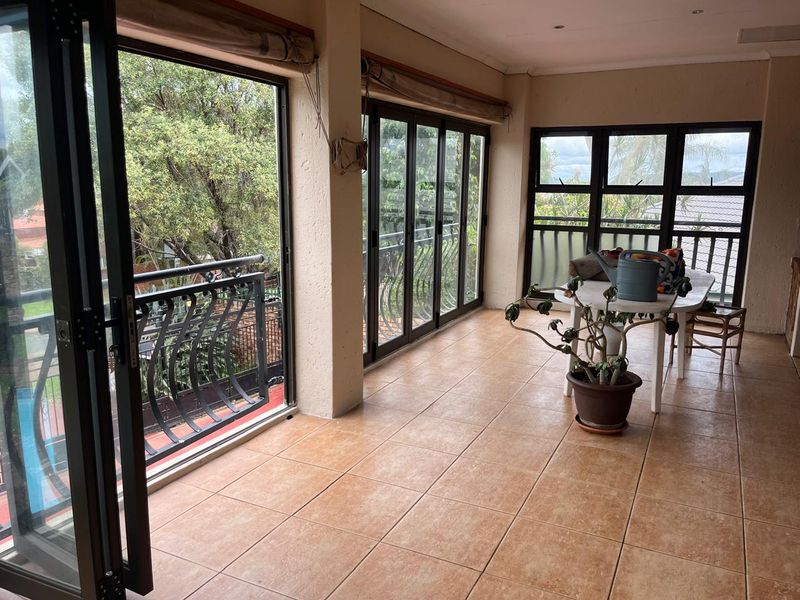 Luxury Family Home In Prestigious Wonderboom - Photo 3