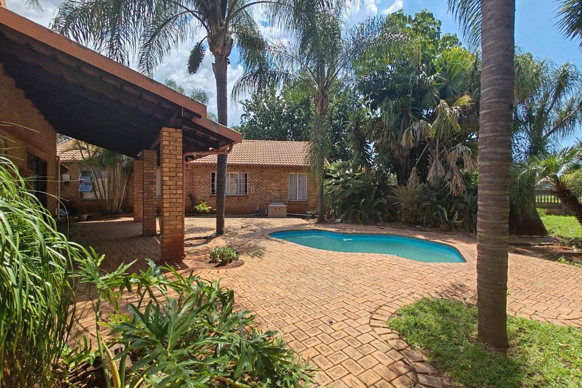 Spacious Family Home With Income Potential - Photo 5