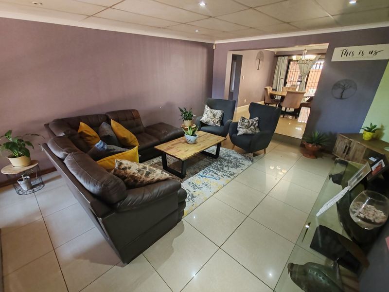 Spacious Family Home With Income Potential - Photo 8