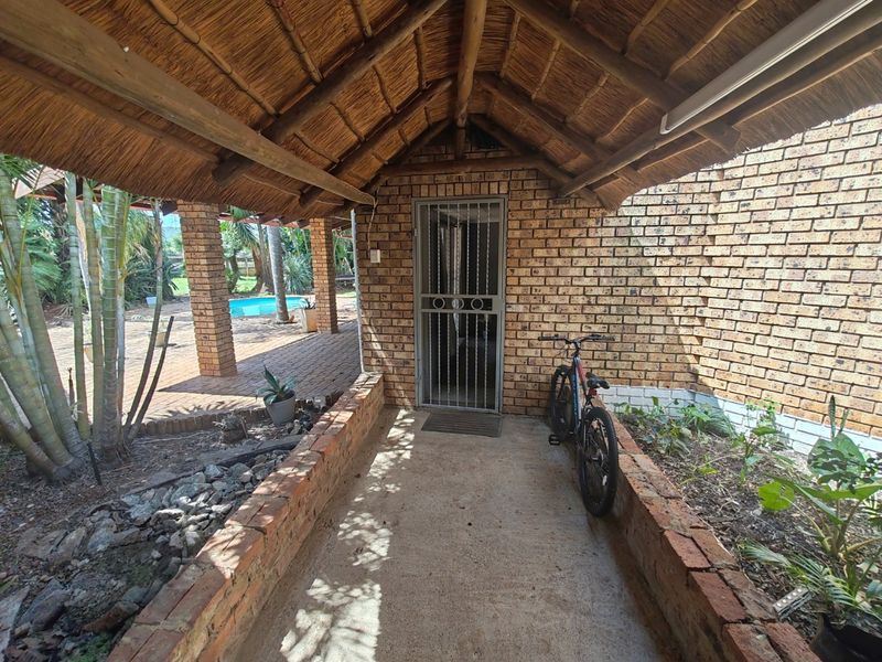 Spacious Family Home With Income Potential - Photo 7