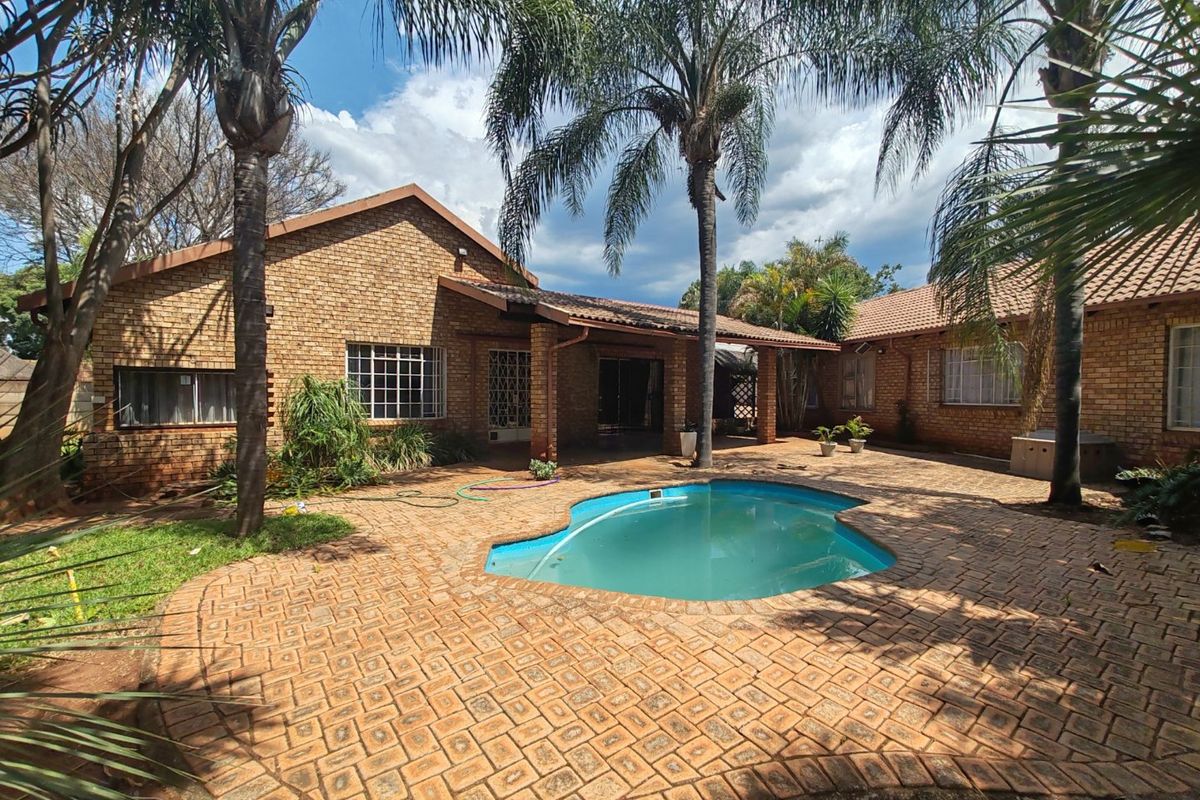 Spacious Family Home With Income Potential - Photo 4