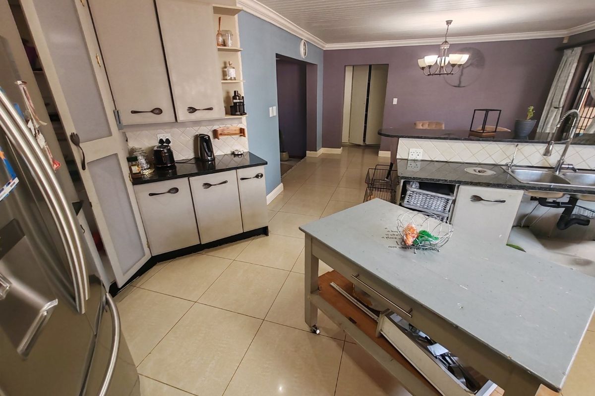 Spacious Family Home With Income Potential - Photo 2