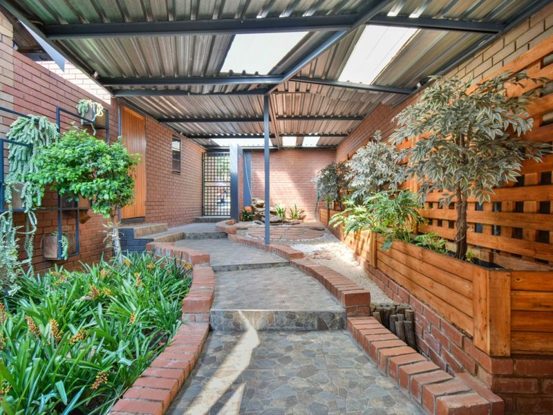 Immaculate Double Storey Family Home - Photo 3