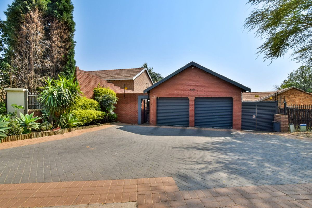 Immaculate Double Storey Family Home - Photo 4