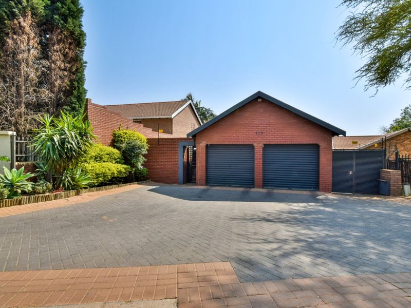 Immaculate Double Storey Family Home - Photo 4