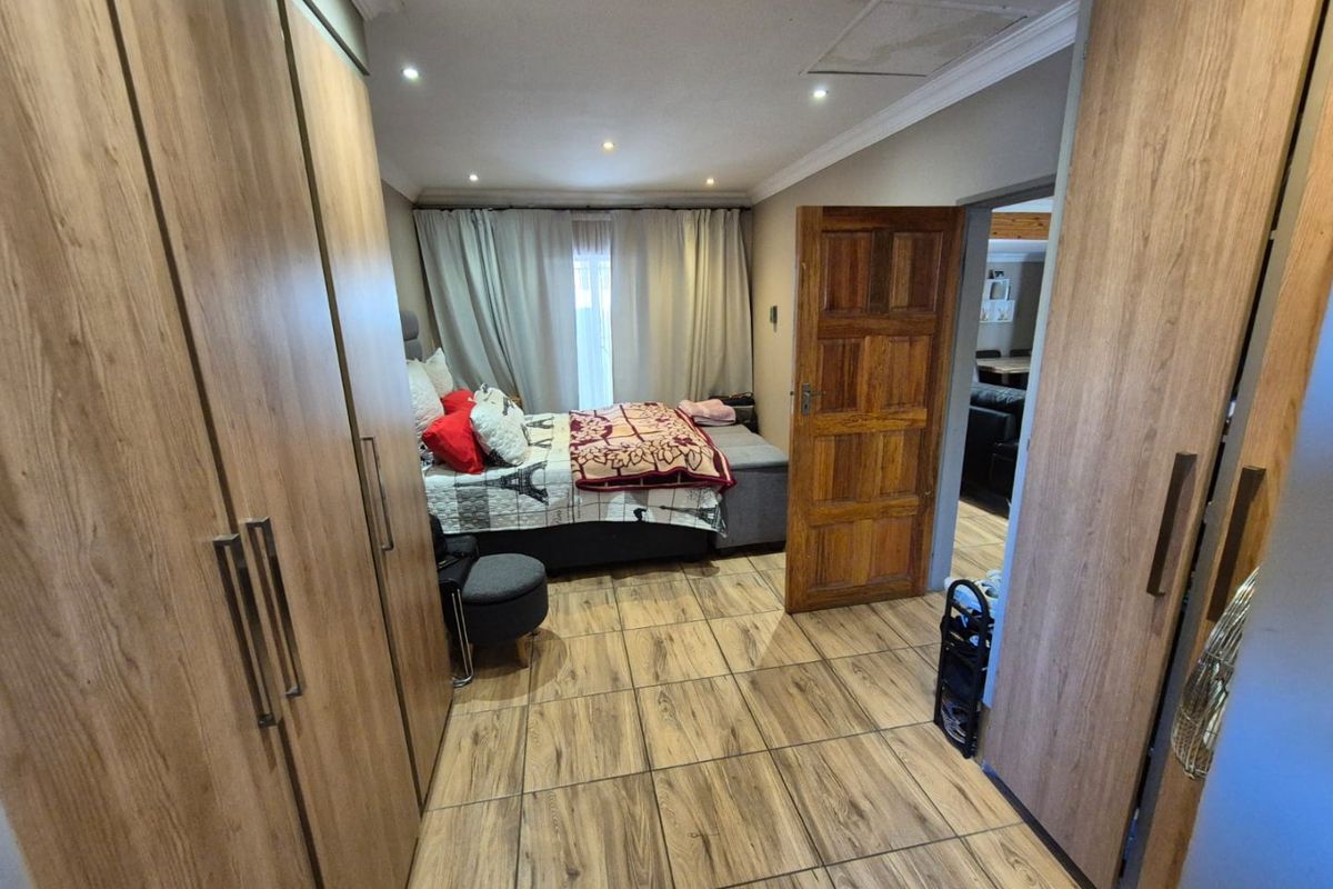 Charming Duet With Modern Finishes - Photo 3