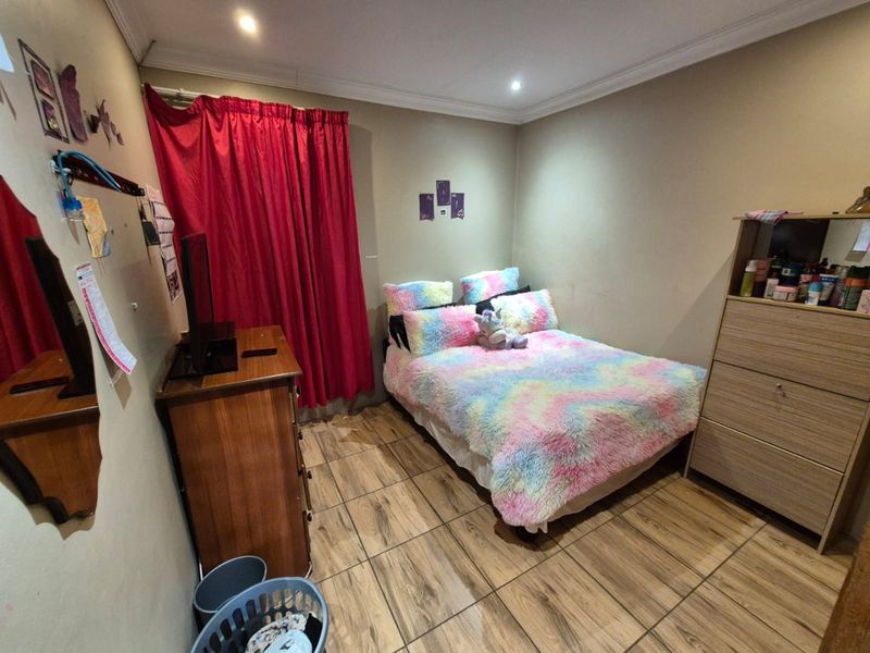 Charming Duet With Modern Finishes - Photo 10