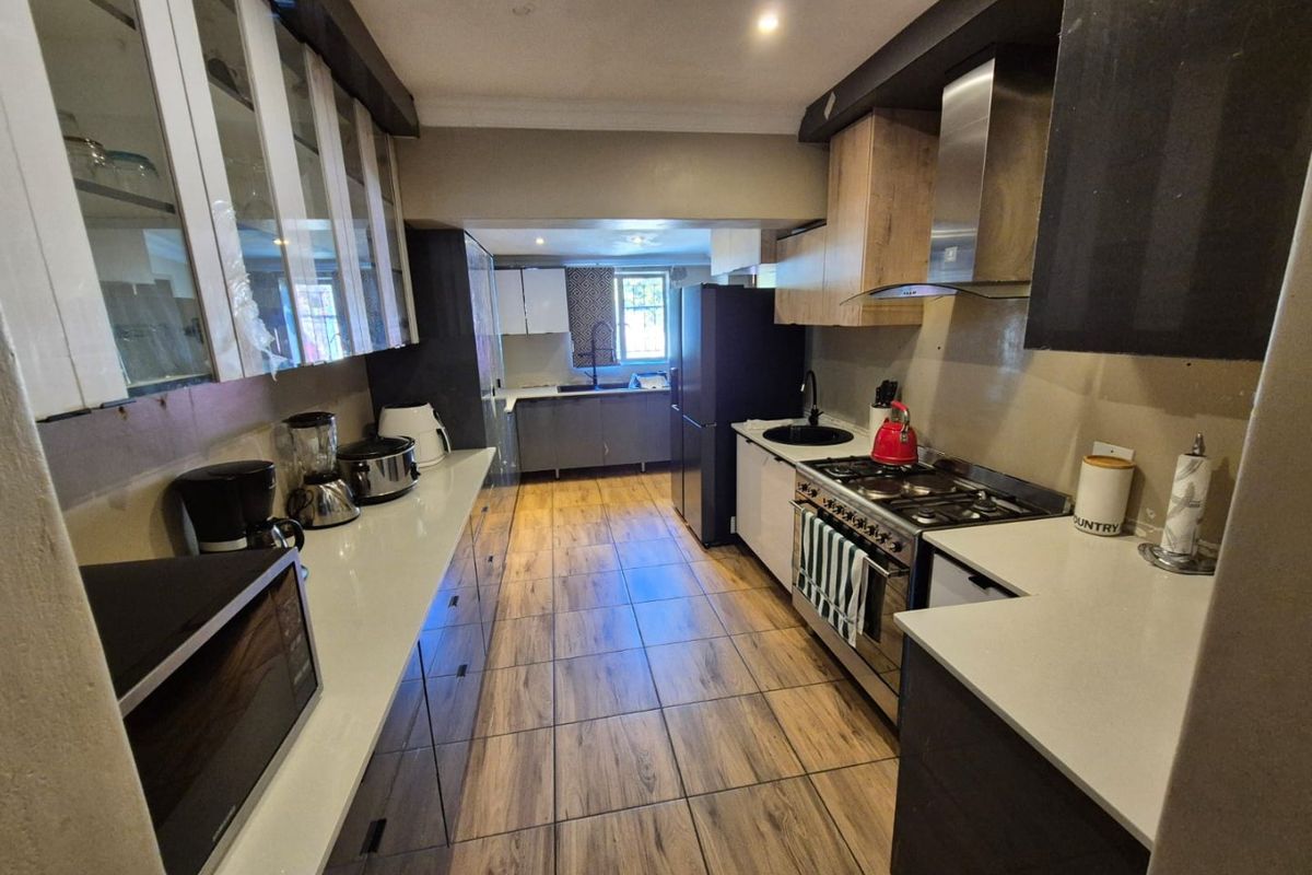 Charming Duet With Modern Finishes - Photo 2