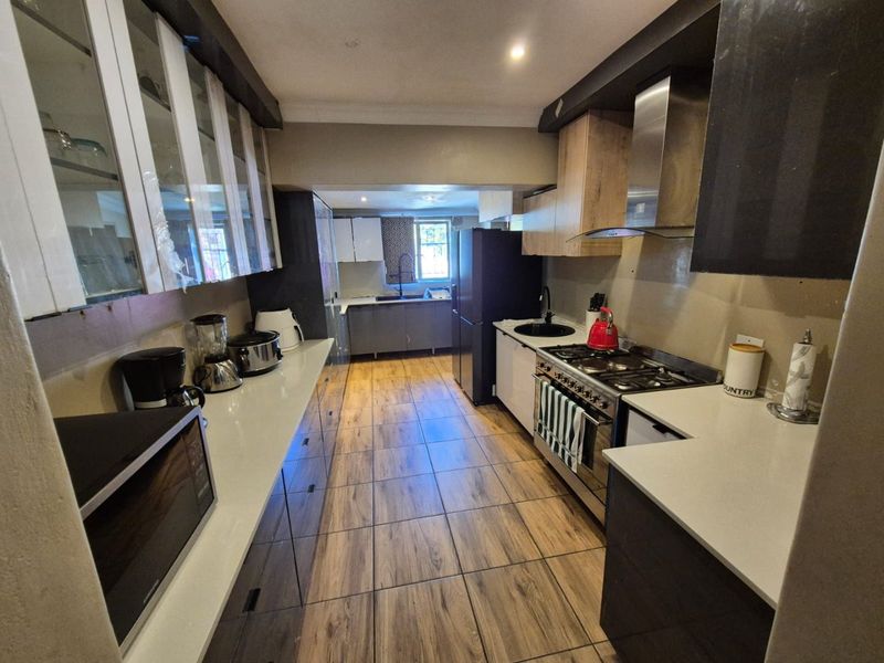 Charming Duet With Modern Finishes - Photo 2