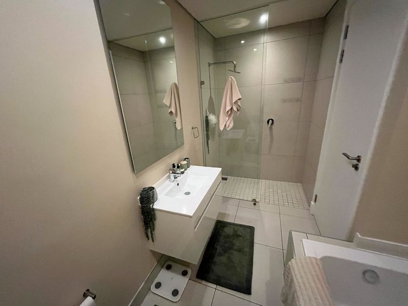 2 Bedroom with 1 Bathroom fully furnished apartment available  for Rent - Photo 9