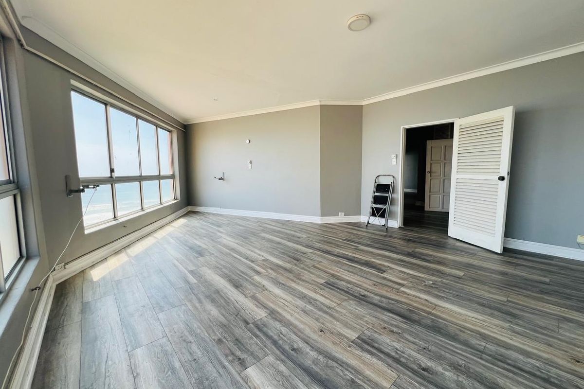 3 Bedrooms, 2 Bathrooms Penthouse For Sale In South Beach, Durban - Photo 4