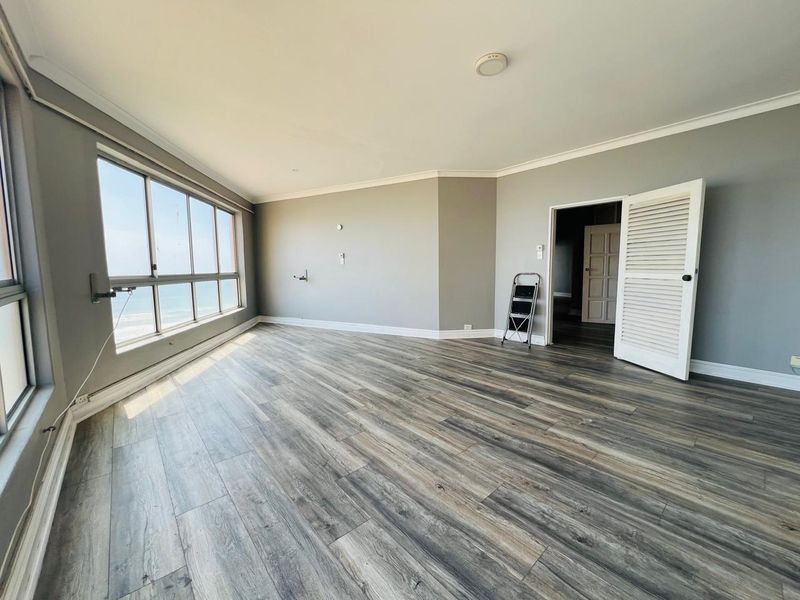 3 Bedrooms, 2 Bathrooms Penthouse For Sale In South Beach, Durban - Photo 4