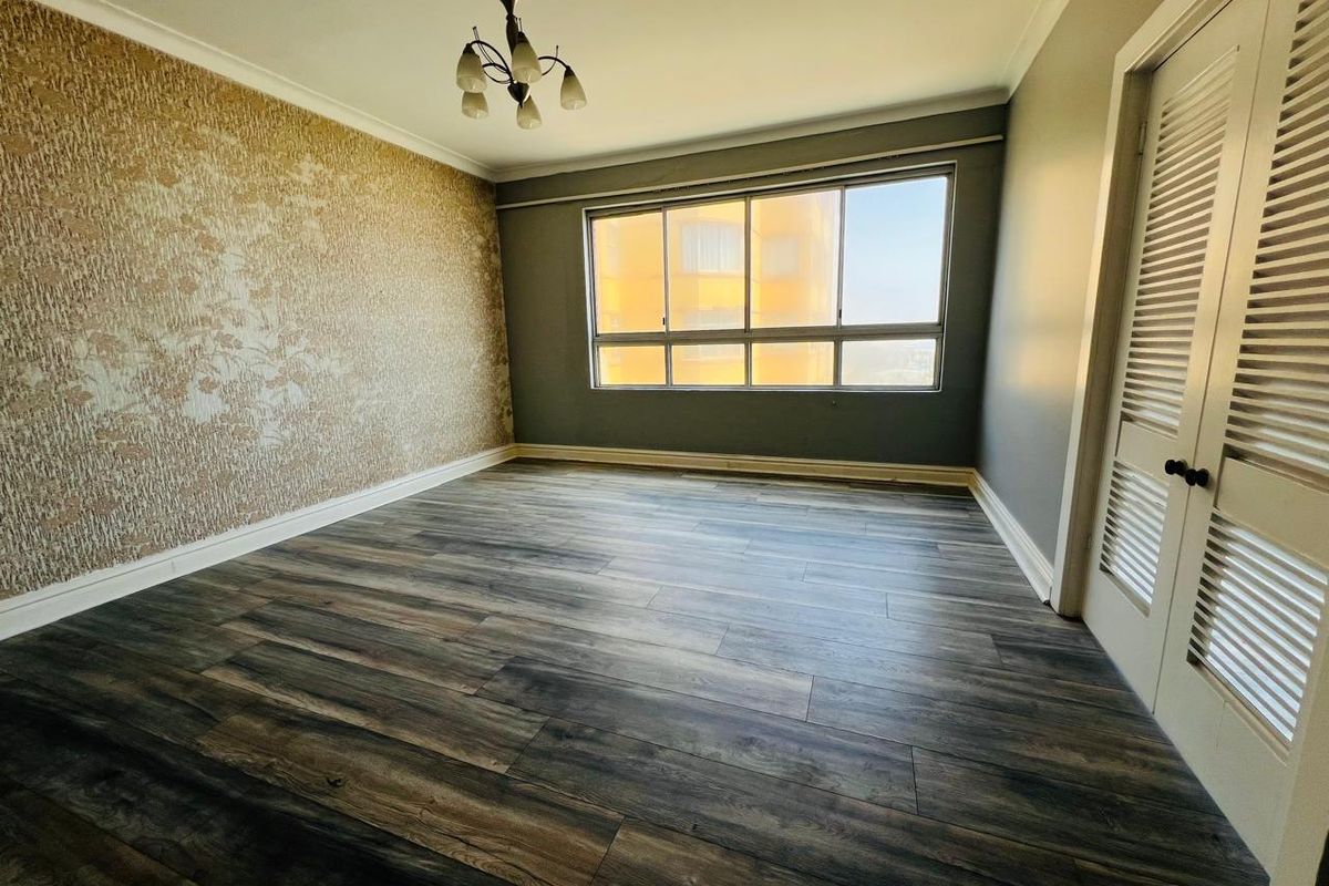 3 Bedrooms, 2 Bathrooms Penthouse For Sale In South Beach, Durban - Photo 5