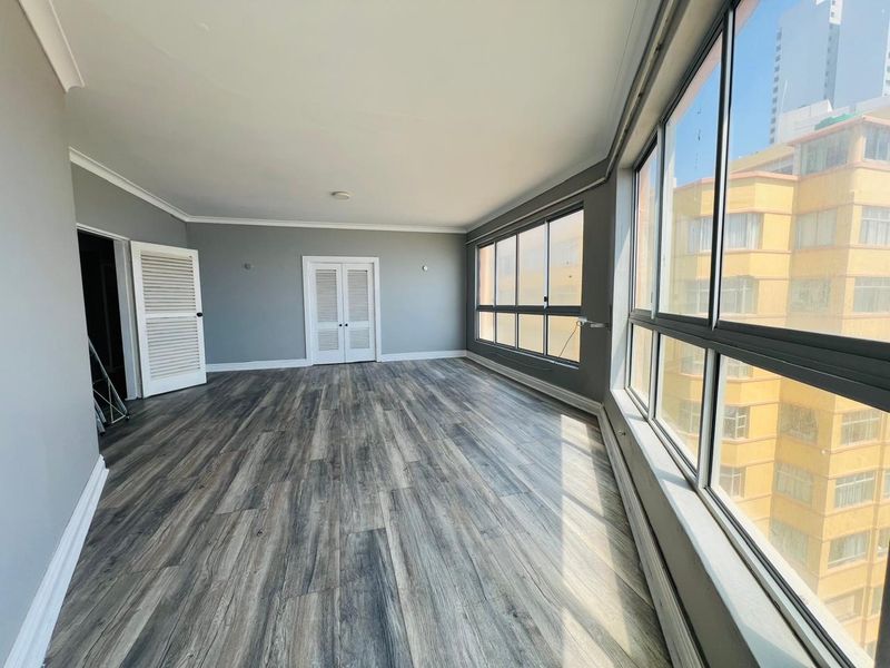 3 Bedrooms, 2 Bathrooms Penthouse For Sale In South Beach, Durban - Photo 8