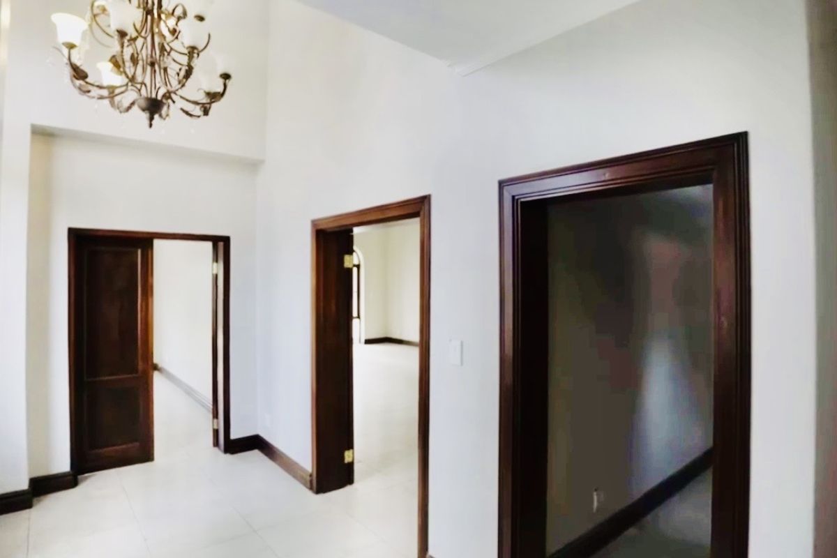 Family Home for Sale in Silver Lakes Golf Estate - Photo 3