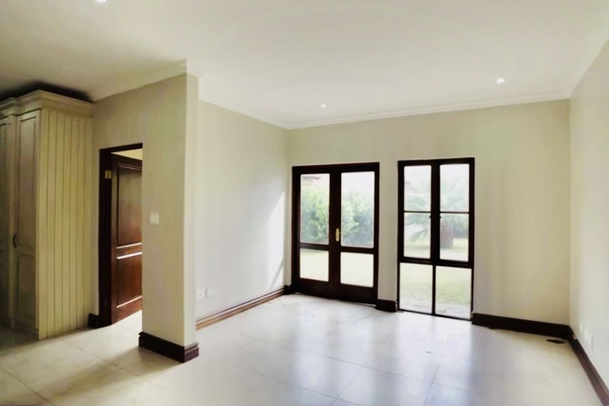 Exceptional Family Home for Sale in Silver Lakes Golf Estate - Photo 4