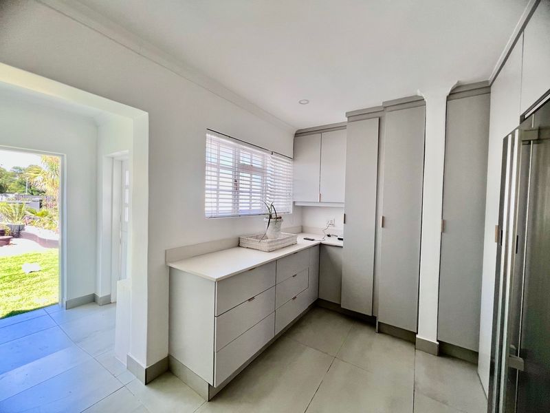 Luxury 5 bedroom Furnished Home for sale in a Secure Golf Estate - Photo 4