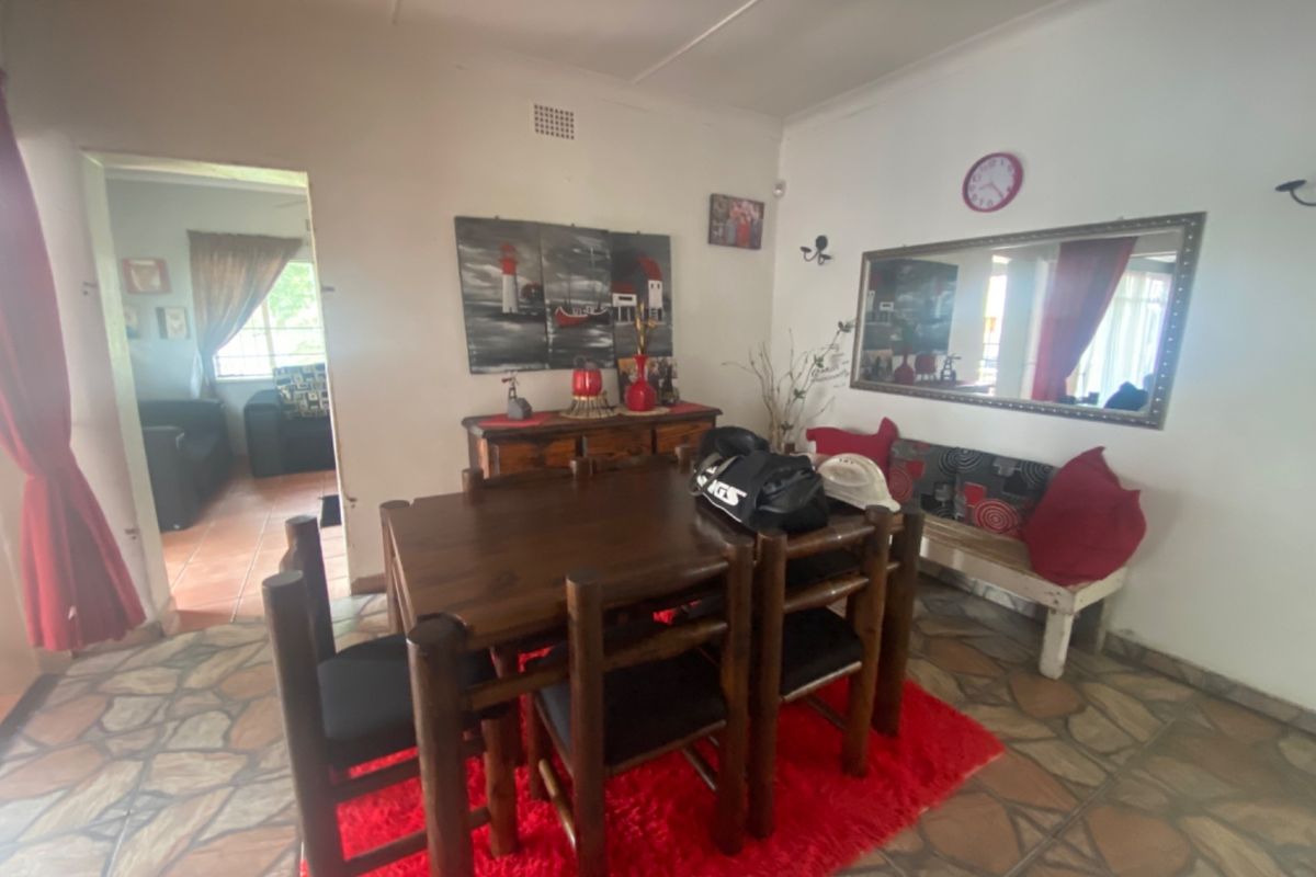 Three Bedroom house in Big corner stand ! - Photo 4