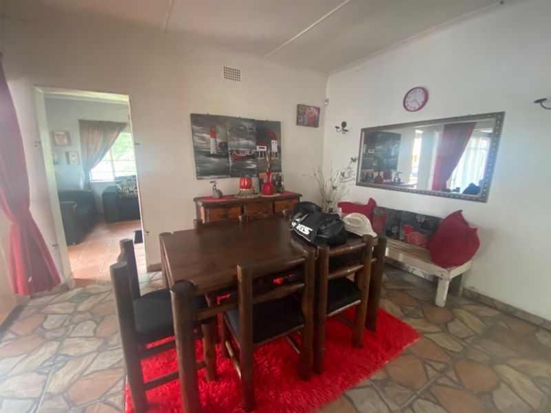 Three Bedroom house in Big corner stand ! - Photo 4