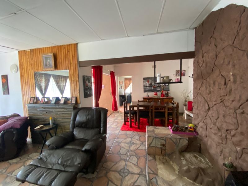 Three Bedroom house in Big corner stand ! - Photo 8