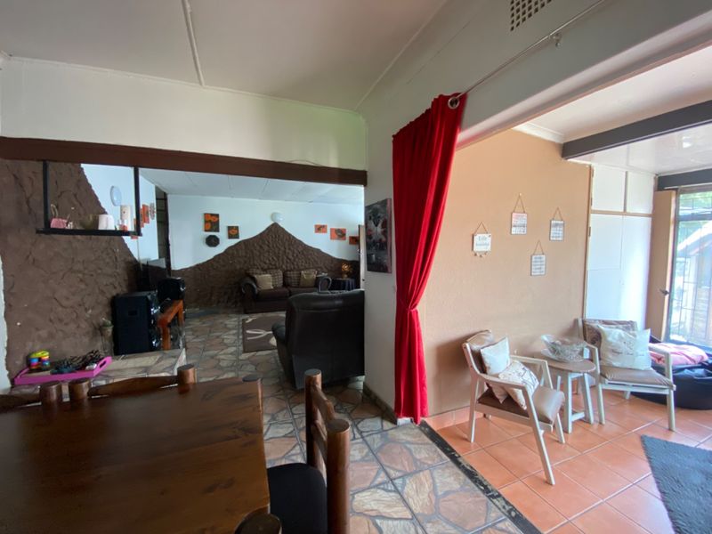 Three Bedroom house in Big corner stand ! - Photo 7