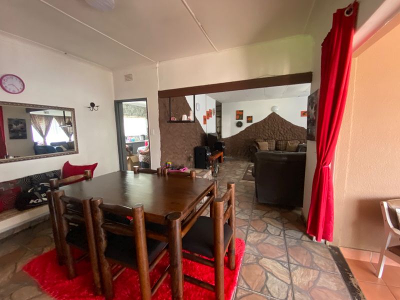 Three Bedroom house in Big corner stand ! - Photo 6