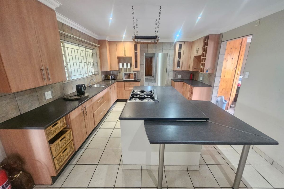 A Lovely 4 Bedroom 2 bathroom house for rent on a plot in Mnandi - Photo 4